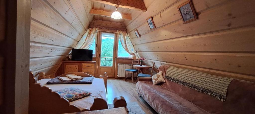 Two-Bedroom Family Apartment at Pokoje Gościnne u Haliny